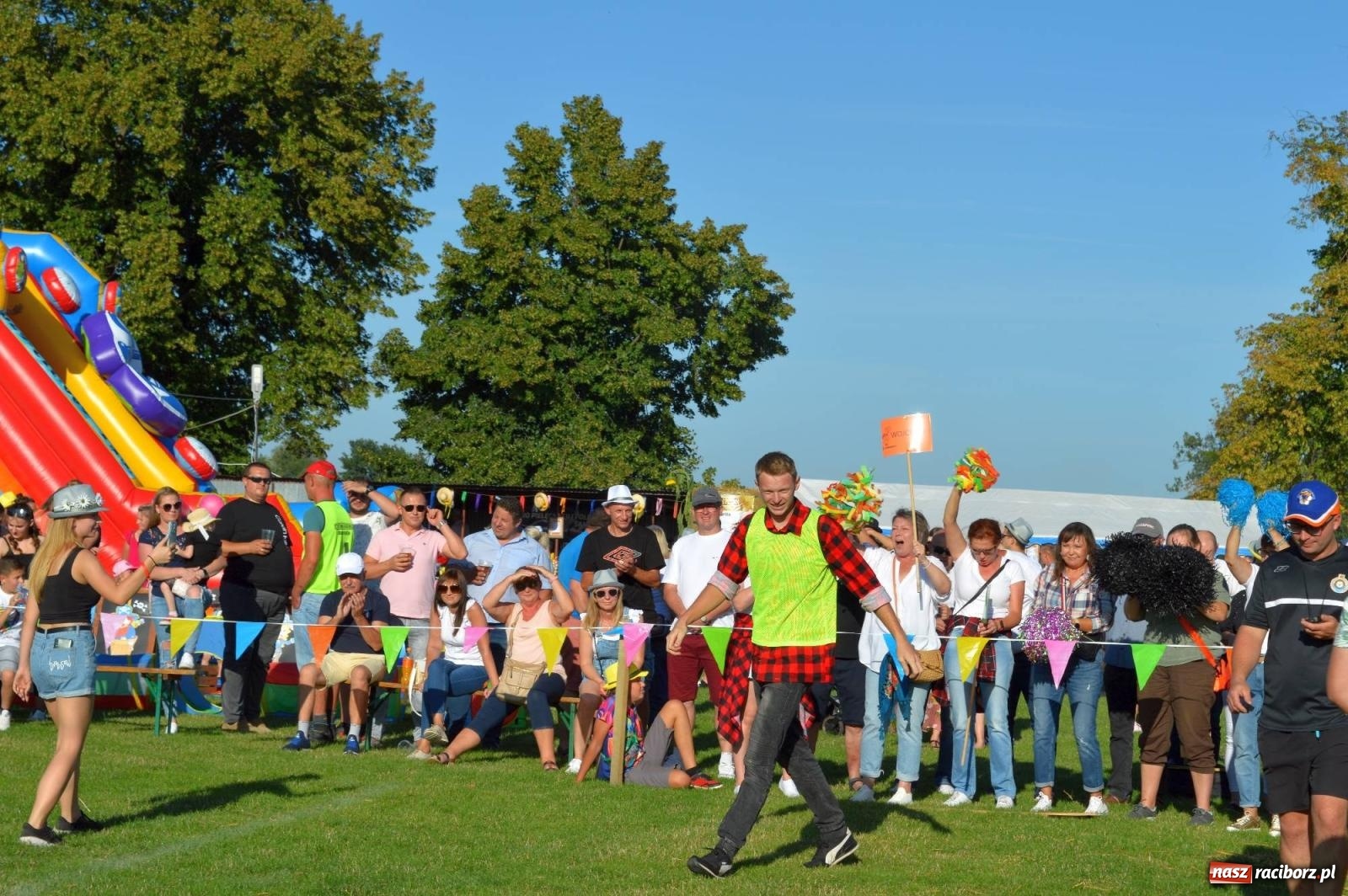 Zdjęcie w galerii na portalu naszraciborz.pl: W farmerach siła, czyli BamberParty 2023 w Grzegorzowicach [FOTO i WIDEO] wiadomości z regionu