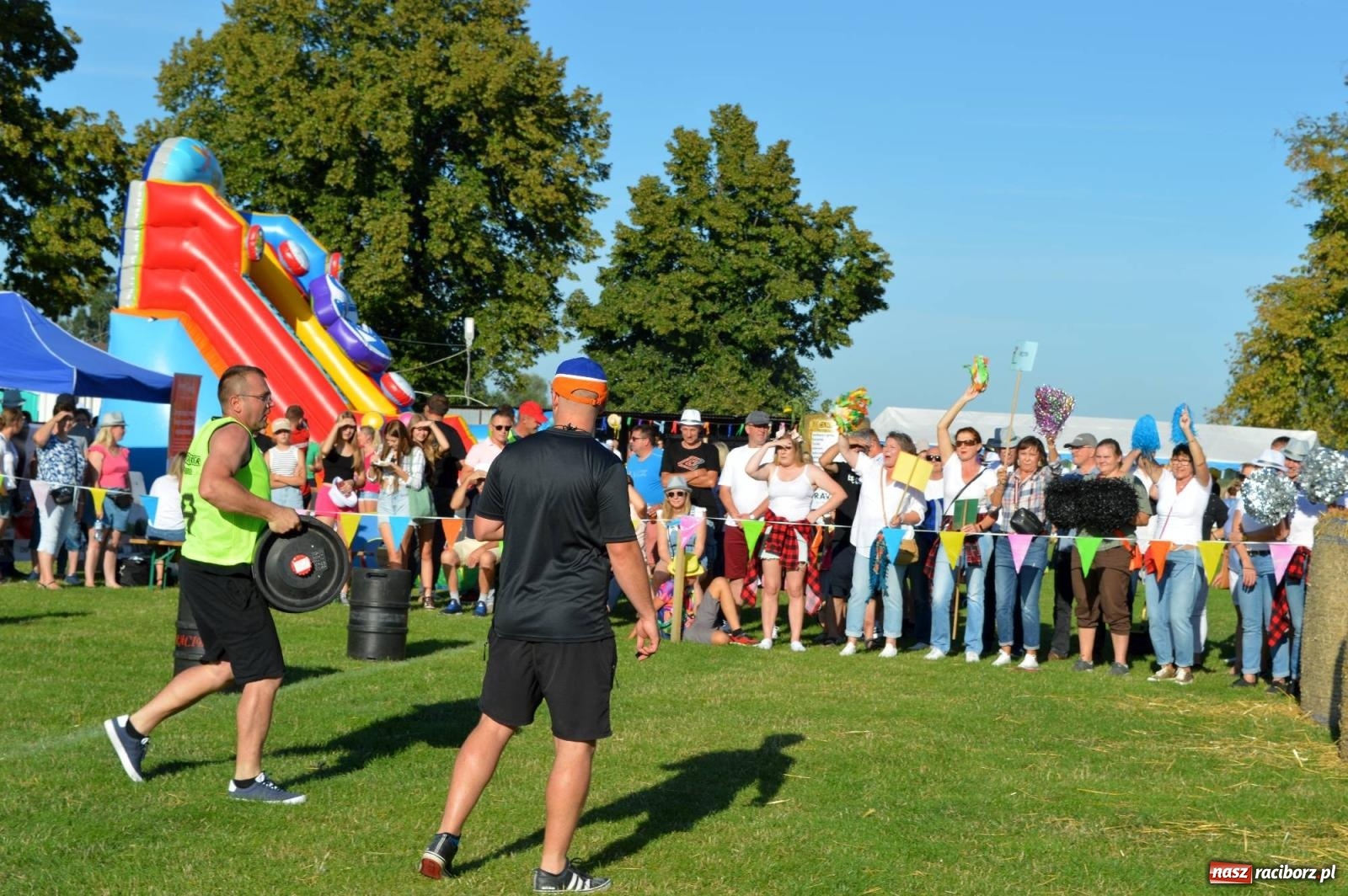 Zdjęcie w galerii na portalu naszraciborz.pl: W farmerach siła, czyli BamberParty 2023 w Grzegorzowicach [FOTO i WIDEO] wiadomości z regionu