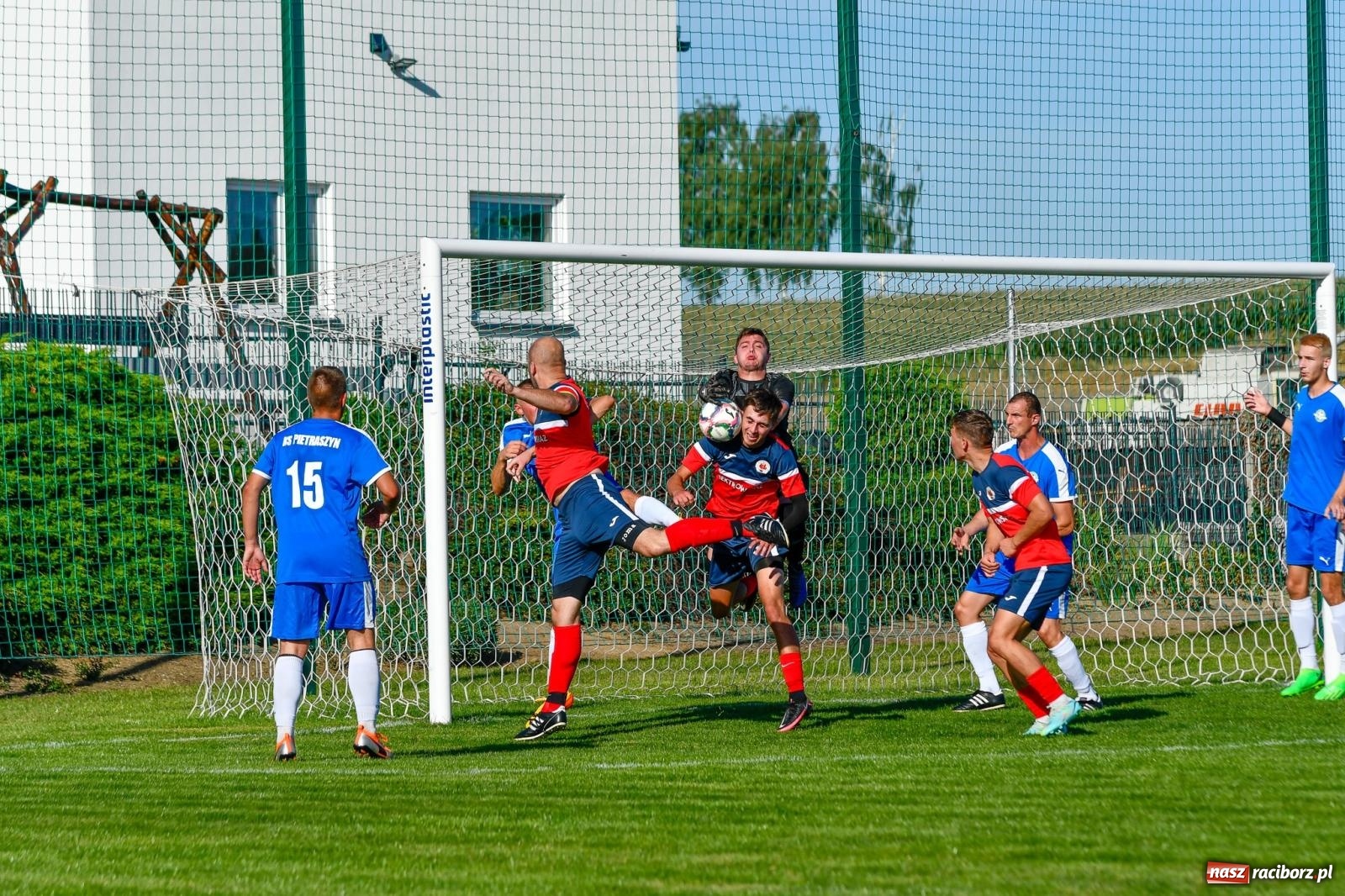 Zdjęcie w galerii na portalu naszraciborz.pl: Pietraszyn pokonał Krzanowice w debiucie w A klasie [FOTO] wiadomości z regionu