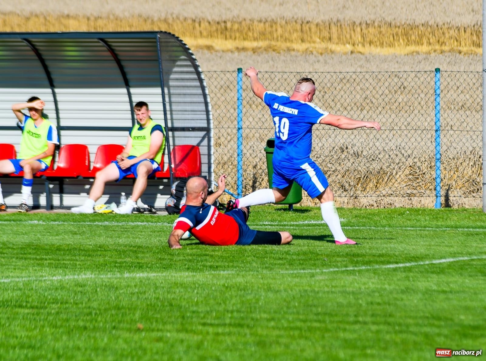 Zdjęcie w galerii na portalu naszraciborz.pl: Pietraszyn pokonał Krzanowice w debiucie w A klasie [FOTO] wiadomości z regionu