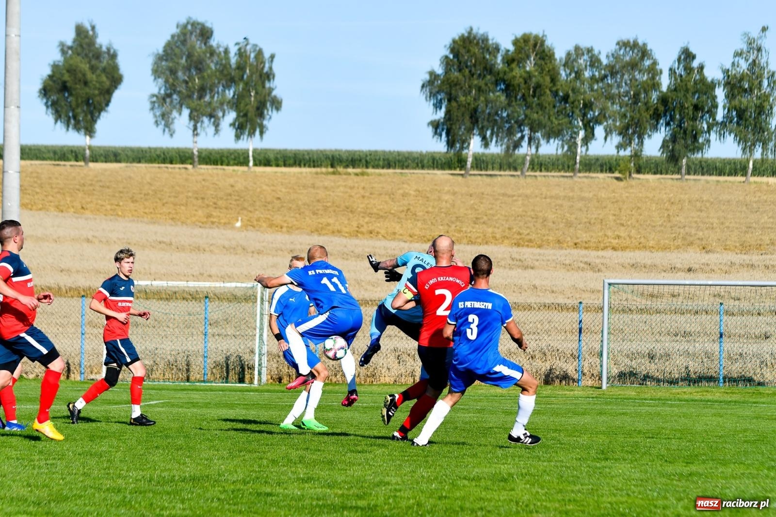 Zdjęcie w galerii na portalu naszraciborz.pl: Pietraszyn pokonał Krzanowice w debiucie w A klasie [FOTO] wiadomości z regionu