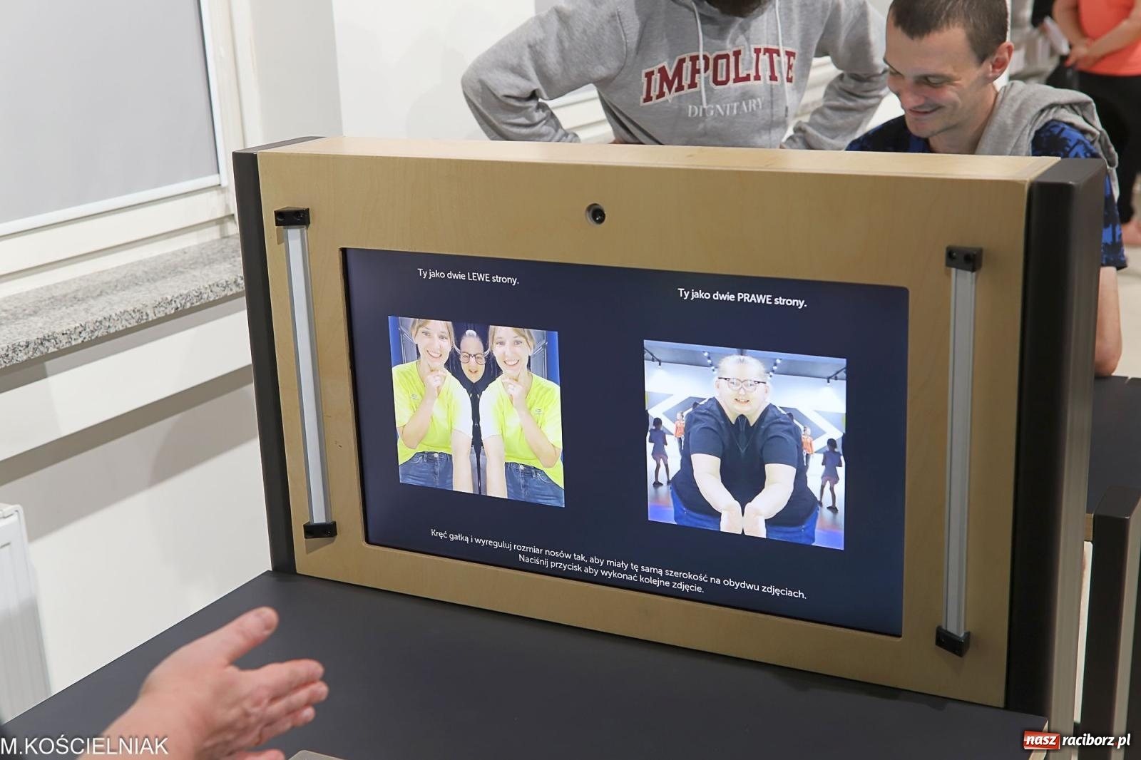 Zdjęcie w galerii na portalu naszraciborz.pl: Noc z barwną zadymą w SOWie wiadomości z regionu