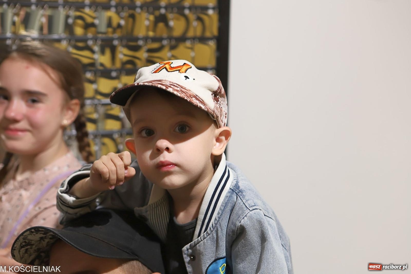 Zdjęcie w galerii na portalu naszraciborz.pl: Noc z barwną zadymą w SOWie wiadomości z regionu