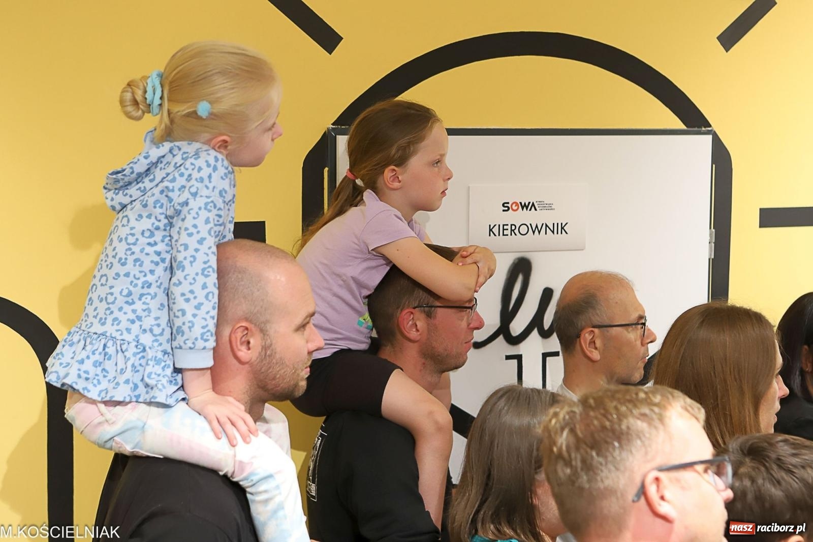 Zdjęcie w galerii na portalu naszraciborz.pl: Noc z barwną zadymą w SOWie wiadomości z regionu