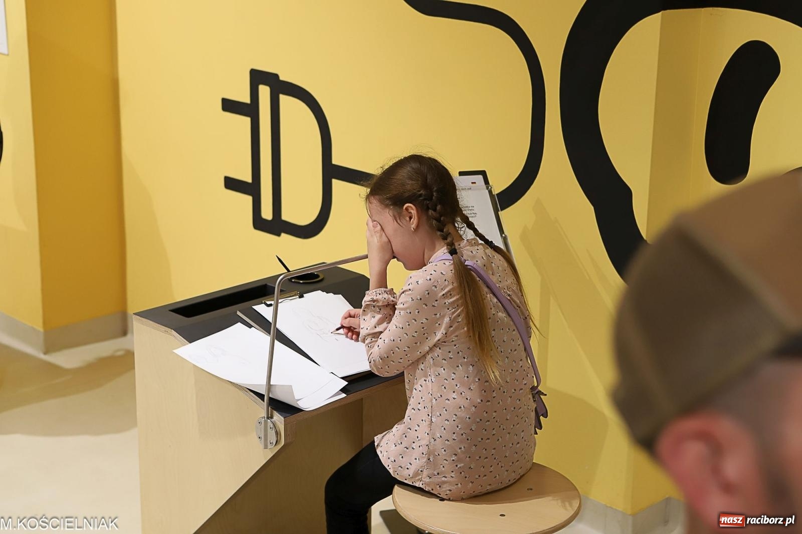 Zdjęcie w galerii na portalu naszraciborz.pl: Noc z barwną zadymą w SOWie wiadomości z regionu