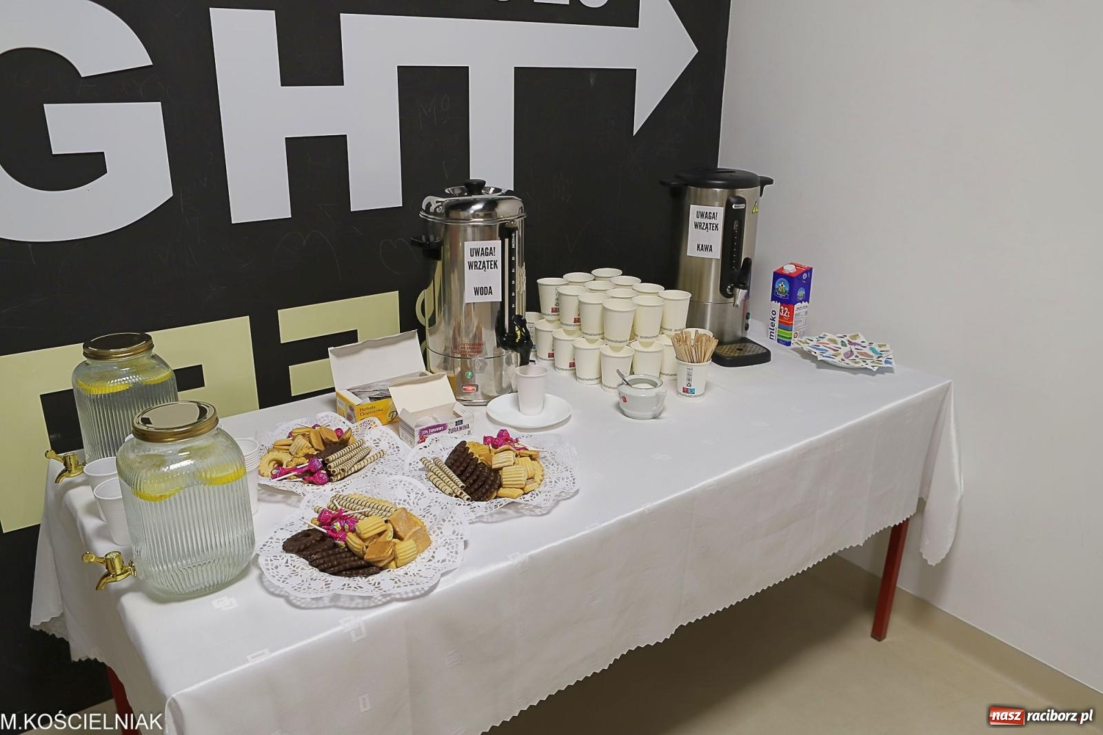 Zdjęcie w galerii na portalu naszraciborz.pl: Noc z barwną zadymą w SOWie wiadomości z regionu