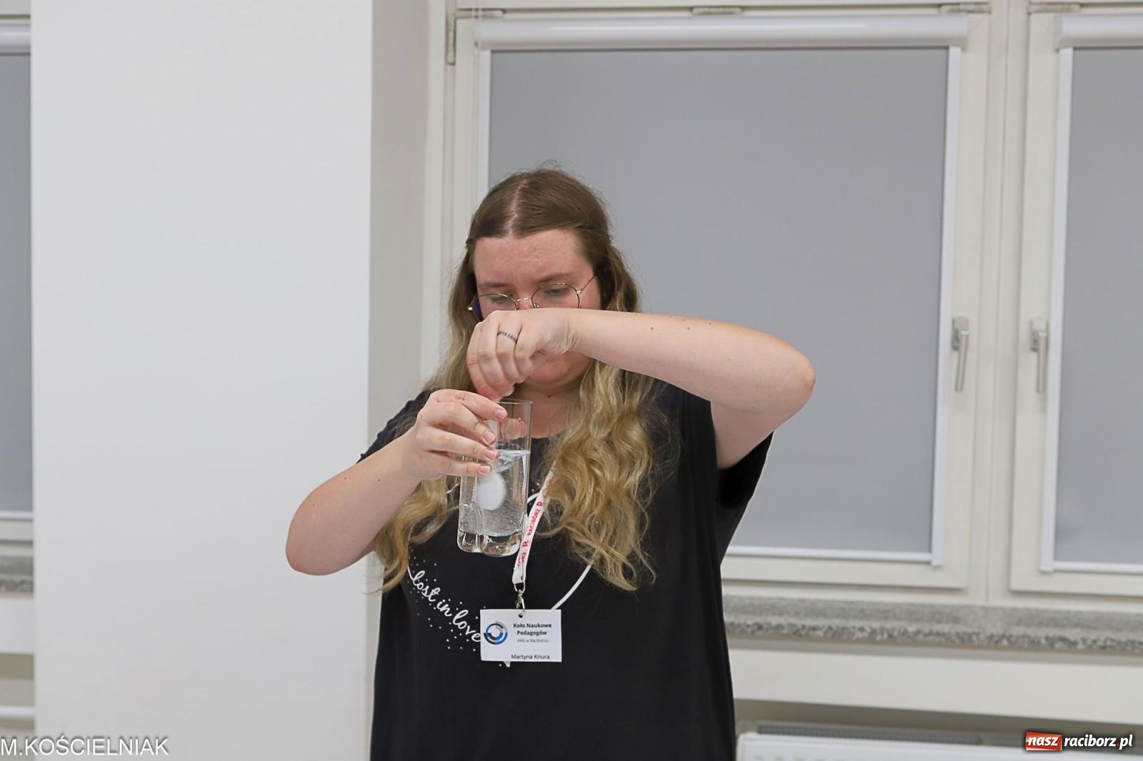 Zdjęcie w galerii na portalu naszraciborz.pl: Noc z barwną zadymą w SOWie wiadomości z regionu