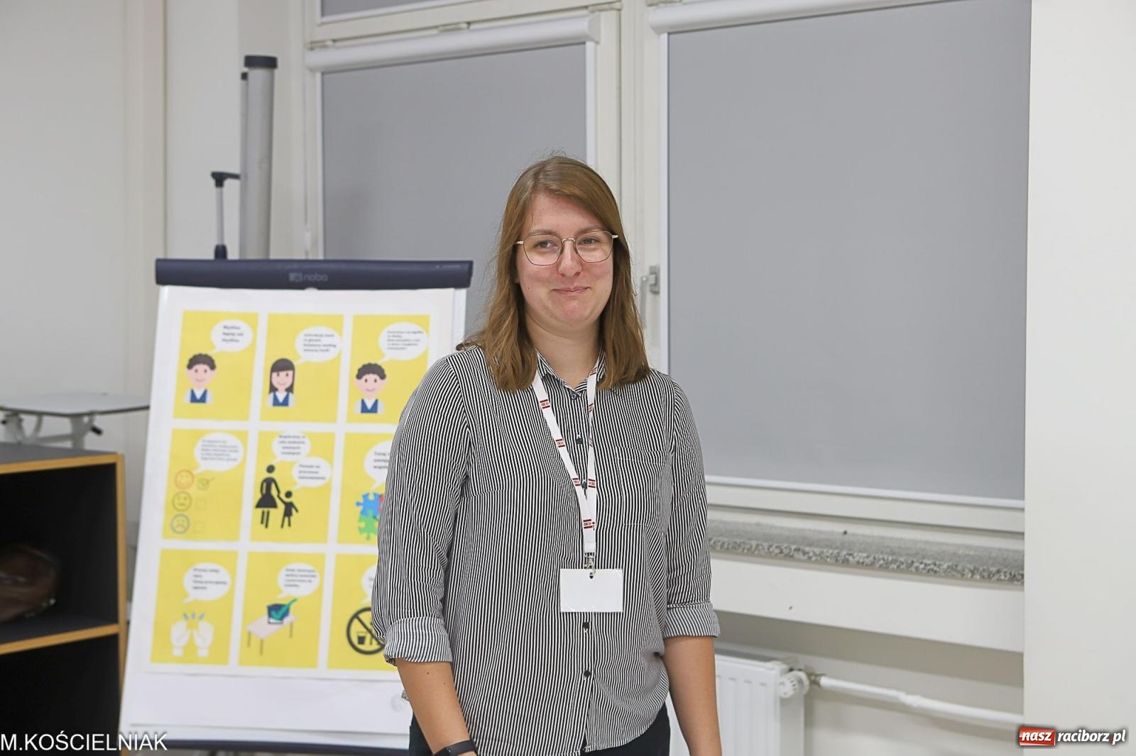 Zdjęcie w galerii na portalu naszraciborz.pl: Noc z barwną zadymą w SOWie wiadomości z regionu