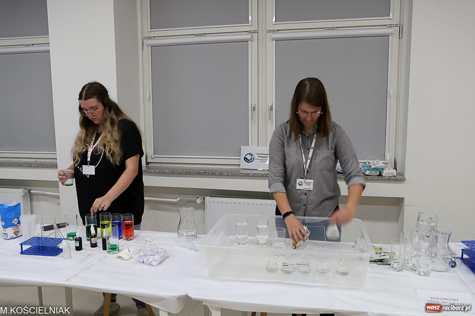 Zdjęcie w galerii na portalu naszraciborz.pl: Noc z barwną zadymą w SOWie wiadomości z regionu