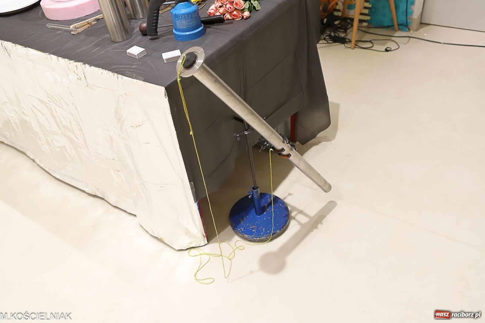 Zdjęcie w galerii na portalu naszraciborz.pl: Noc z barwną zadymą w SOWie wiadomości z regionu