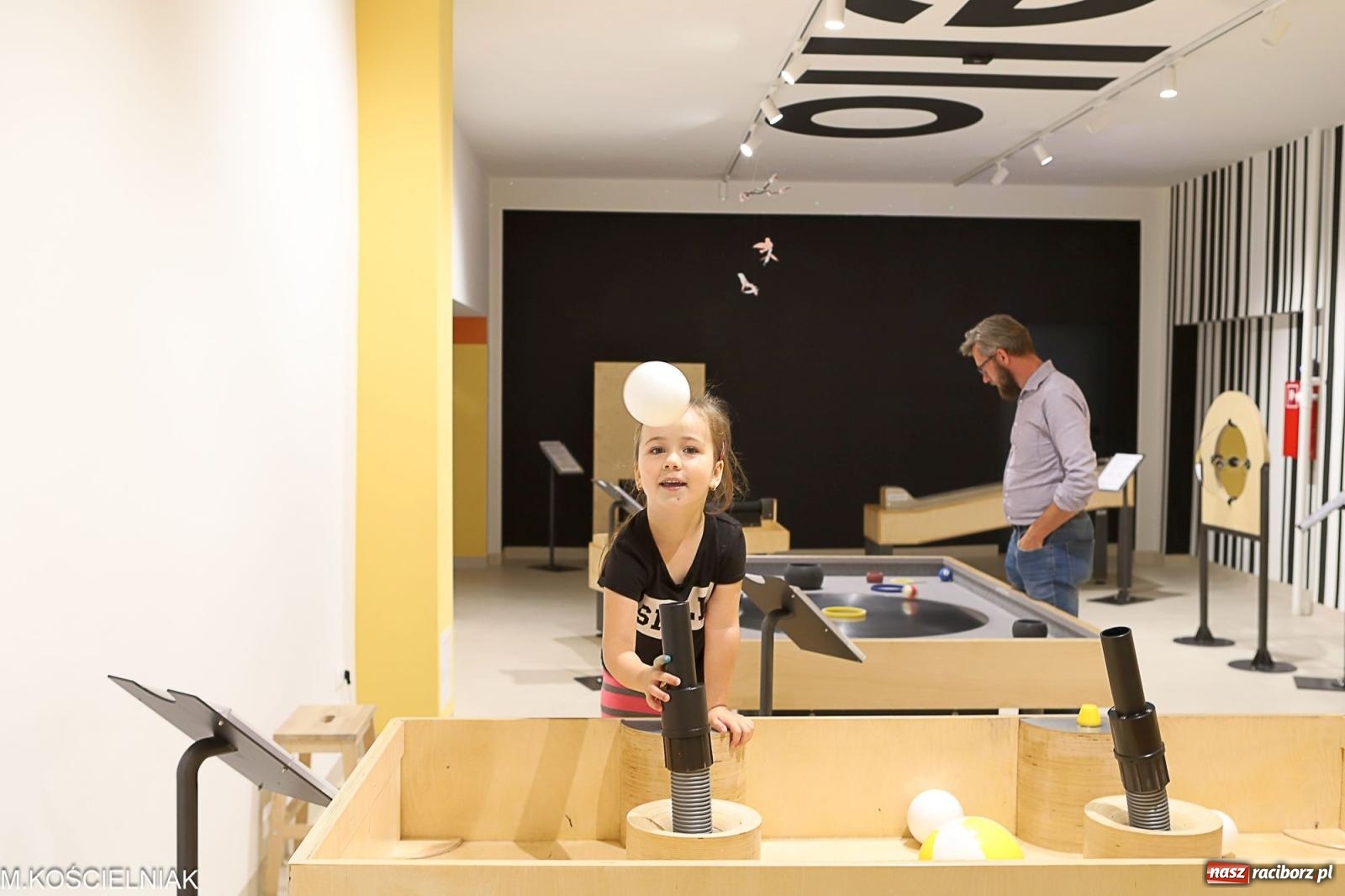 Zdjęcie w galerii na portalu naszraciborz.pl: Noc z barwną zadymą w SOWie wiadomości z regionu