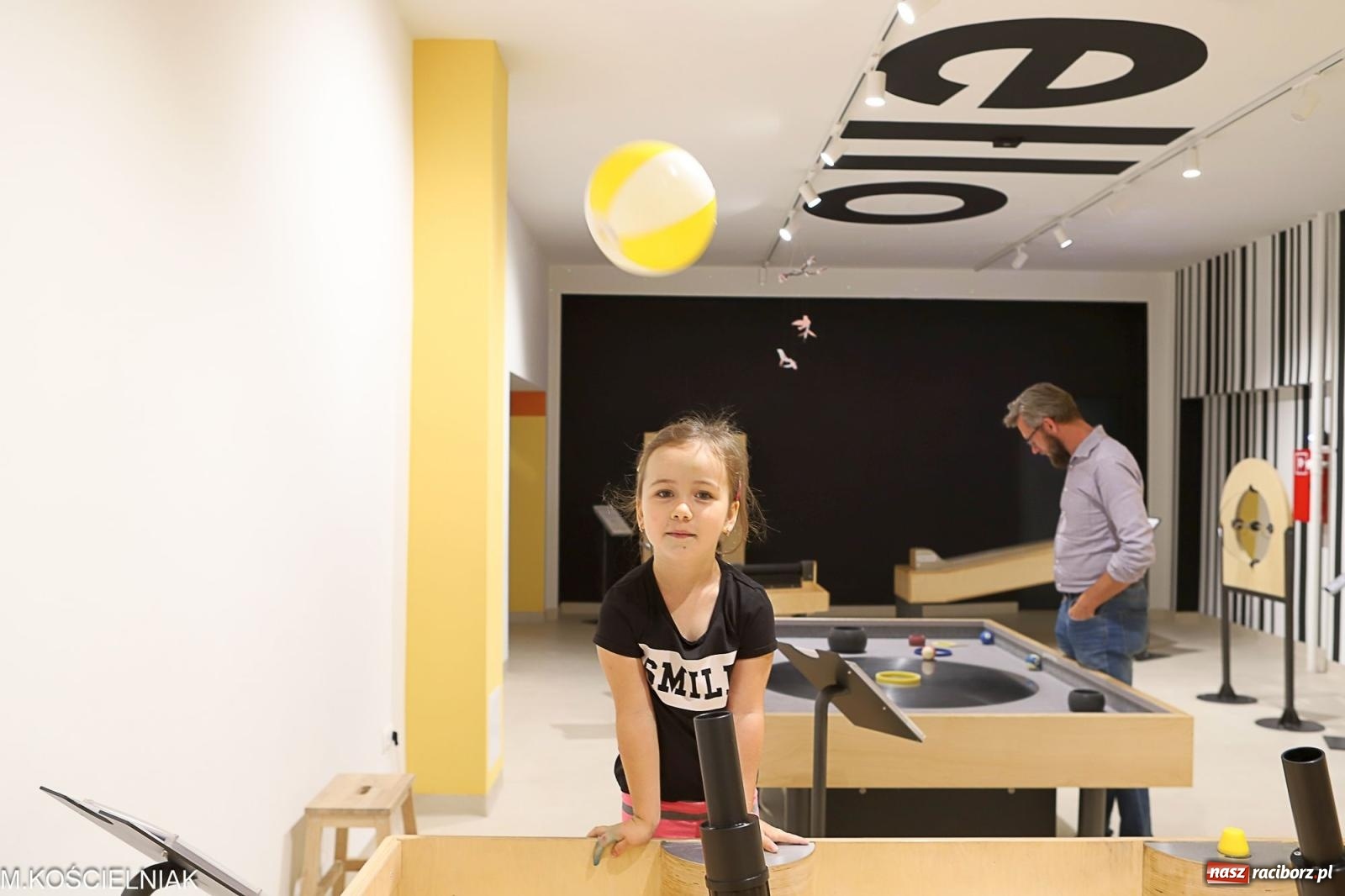 Zdjęcie w galerii na portalu naszraciborz.pl: Noc z barwną zadymą w SOWie wiadomości z regionu