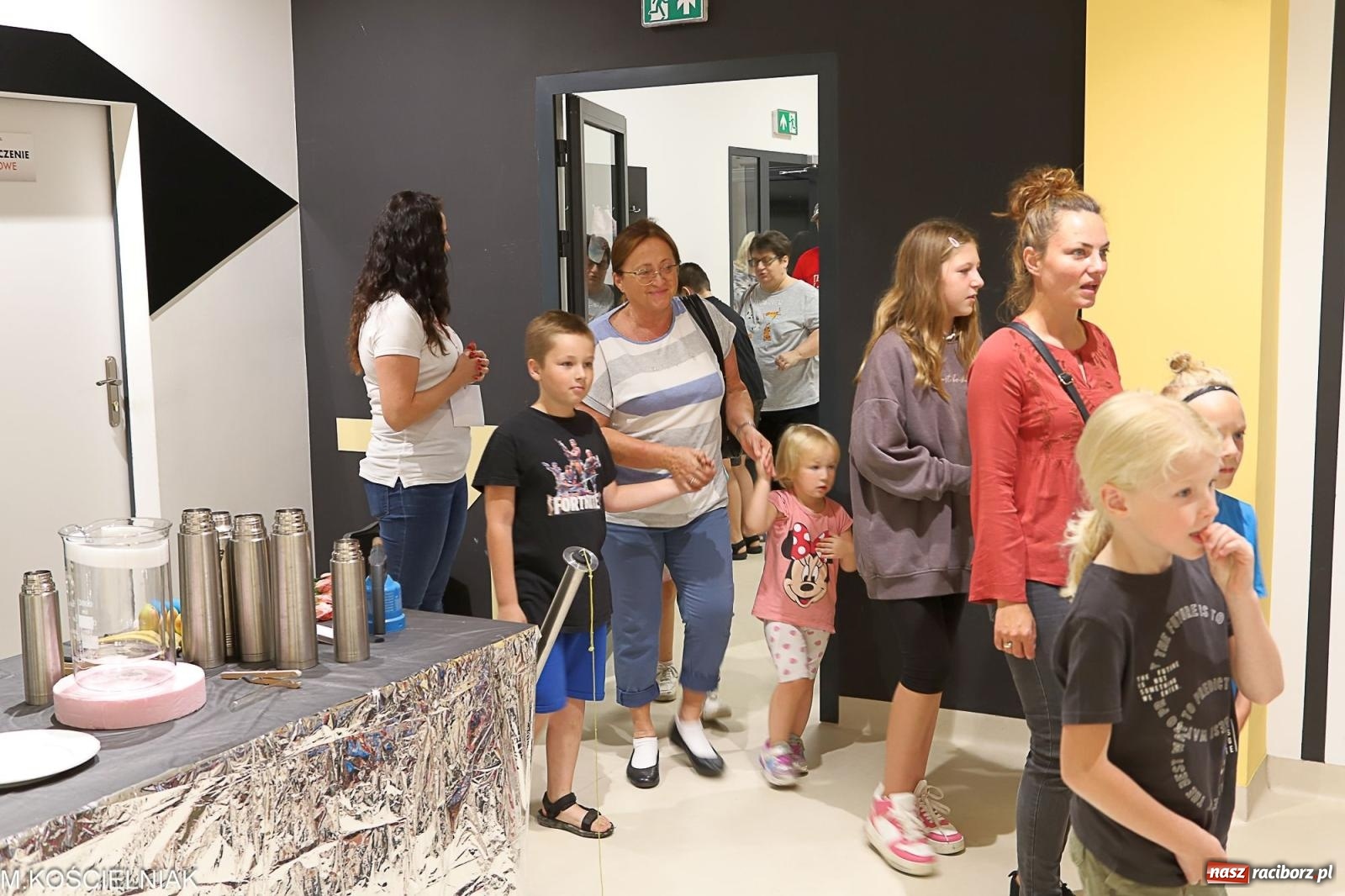 Zdjęcie w galerii na portalu naszraciborz.pl: Noc z barwną zadymą w SOWie wiadomości z regionu