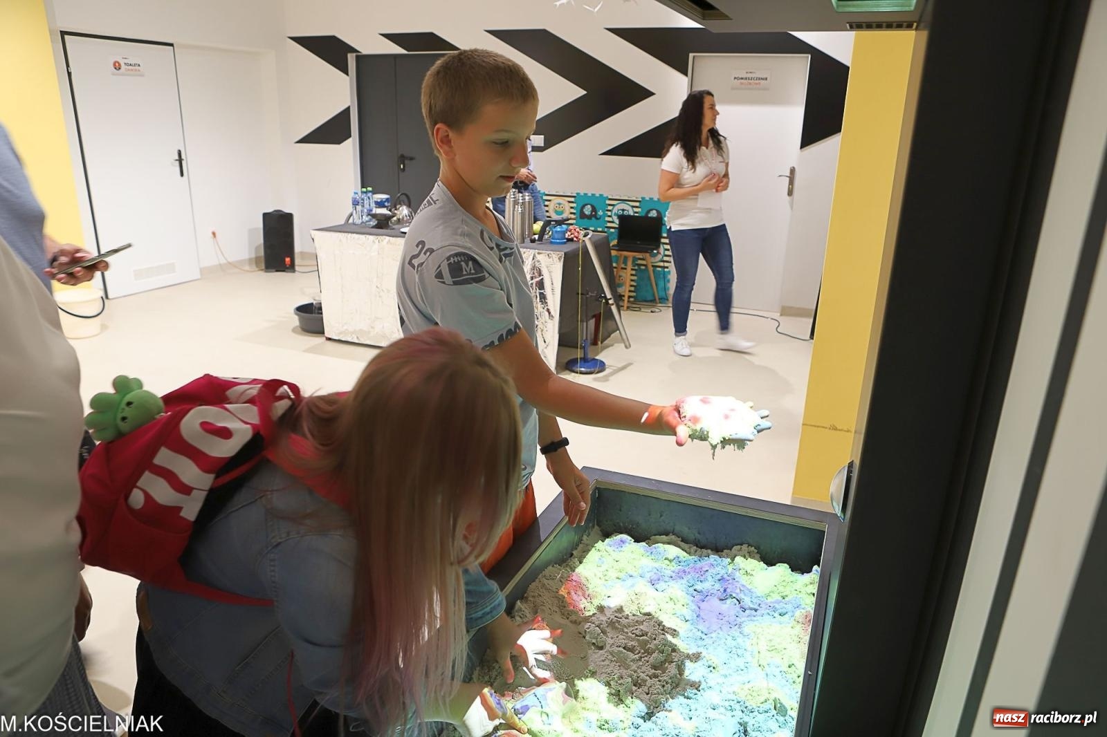 Zdjęcie w galerii na portalu naszraciborz.pl: Noc z barwną zadymą w SOWie wiadomości z regionu