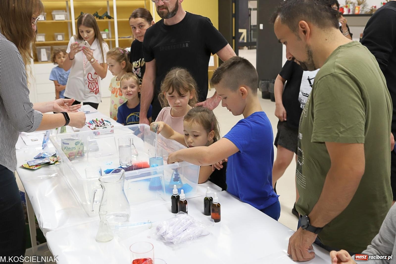 Zdjęcie w galerii na portalu naszraciborz.pl: Noc z barwną zadymą w SOWie wiadomości z regionu