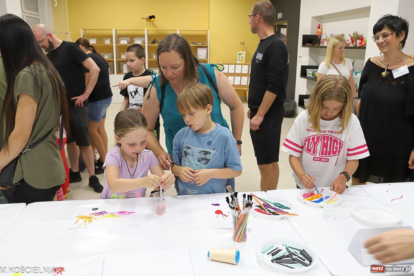 Zdjęcie w galerii na portalu naszraciborz.pl: Noc z barwną zadymą w SOWie wiadomości z regionu
