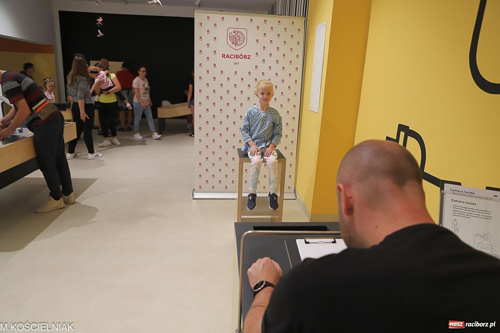 Zdjęcie w galerii na portalu naszraciborz.pl: Noc z barwną zadymą w SOWie wiadomości z regionu