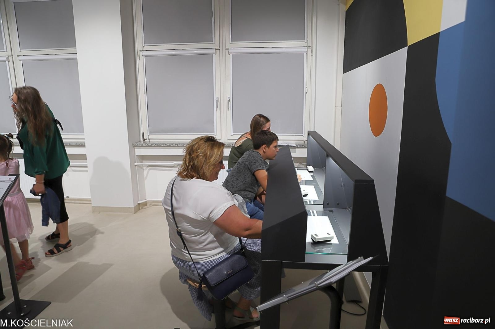 Zdjęcie w galerii na portalu naszraciborz.pl: Noc z barwną zadymą w SOWie wiadomości z regionu