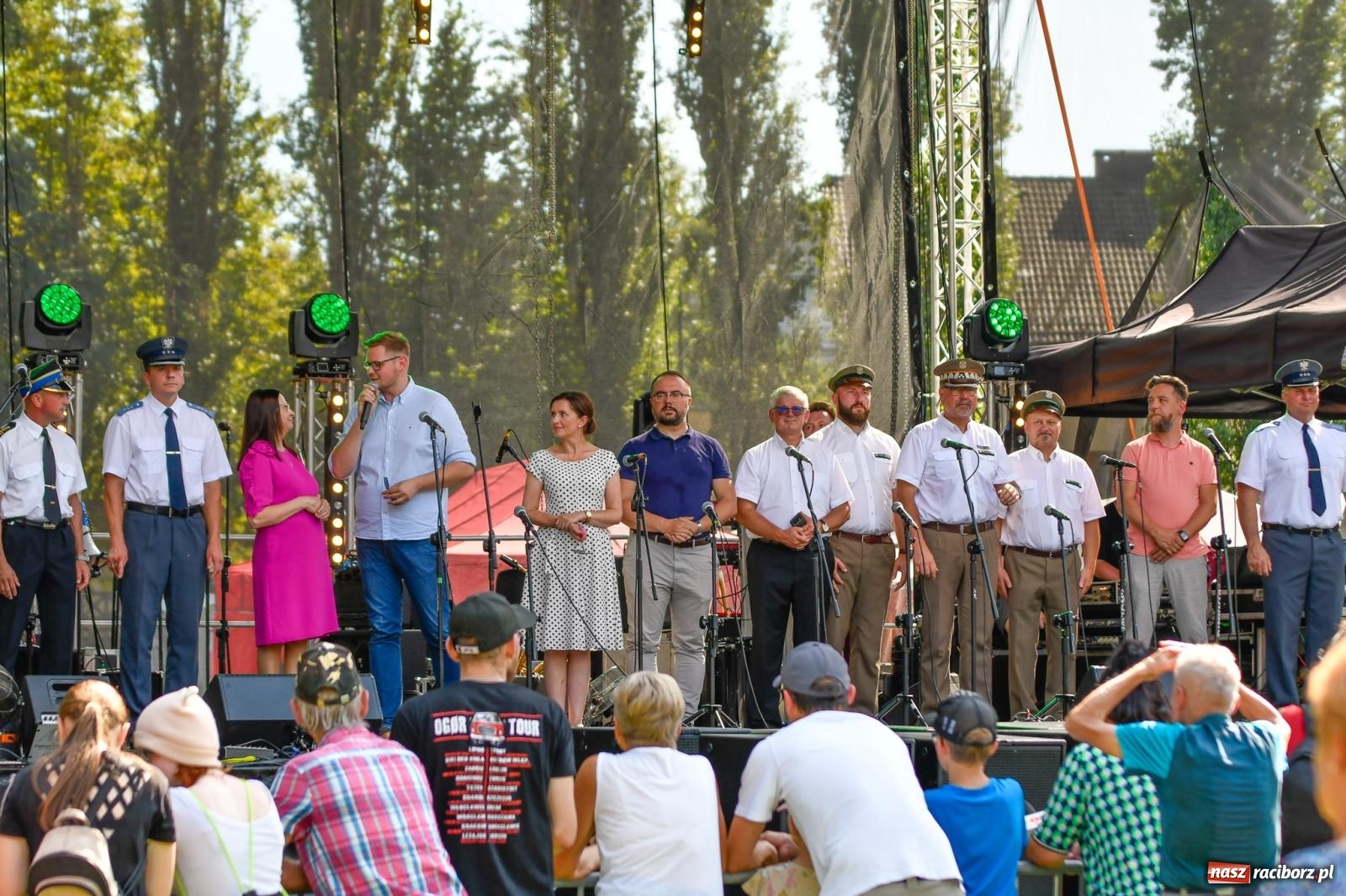Zdjęcie w galerii na portalu naszraciborz.pl: Chill&Grill z mundurowymi w Raciborzu. Przyszło kilka tysięcy ludzi wiadomości z regionu