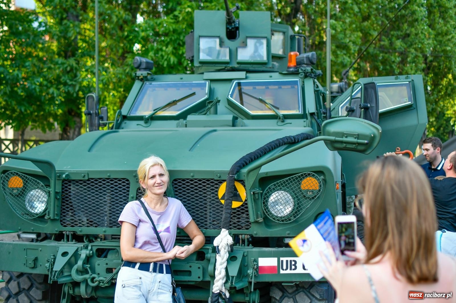 Zdjęcie w galerii na portalu naszraciborz.pl: Chill&Grill z mundurowymi w Raciborzu. Przyszło kilka tysięcy ludzi wiadomości z regionu