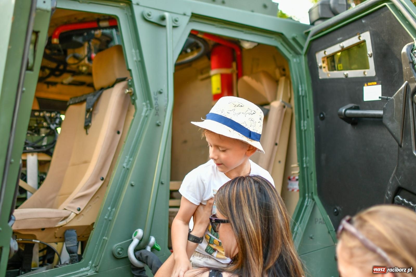 Zdjęcie w galerii na portalu naszraciborz.pl: Chill&Grill z mundurowymi w Raciborzu. Przyszło kilka tysięcy ludzi wiadomości z regionu