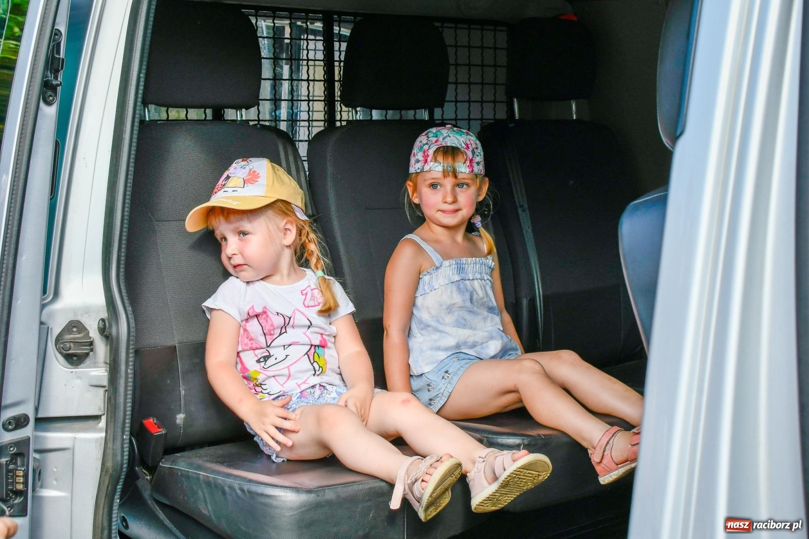 Zdjęcie w galerii na portalu naszraciborz.pl: Chill&Grill z mundurowymi w Raciborzu. Przyszło kilka tysięcy ludzi wiadomości z regionu