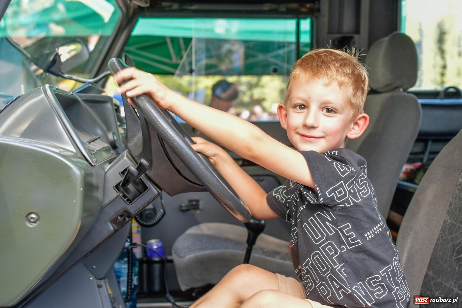 Zdjęcie w galerii na portalu naszraciborz.pl: Chill&Grill z mundurowymi w Raciborzu. Przyszło kilka tysięcy ludzi wiadomości z regionu