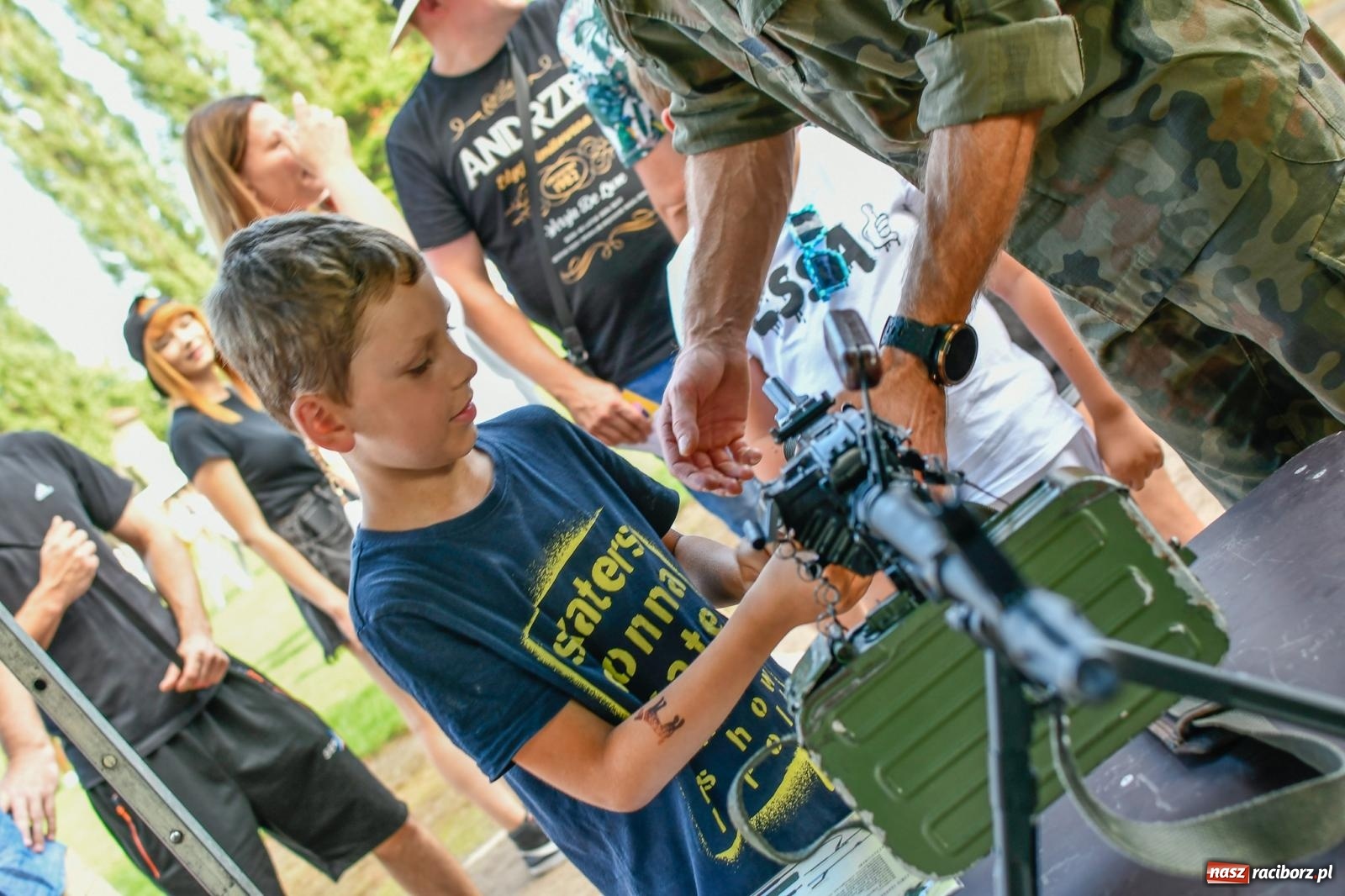 Zdjęcie w galerii na portalu naszraciborz.pl: Chill&Grill z mundurowymi w Raciborzu. Przyszło kilka tysięcy ludzi wiadomości z regionu