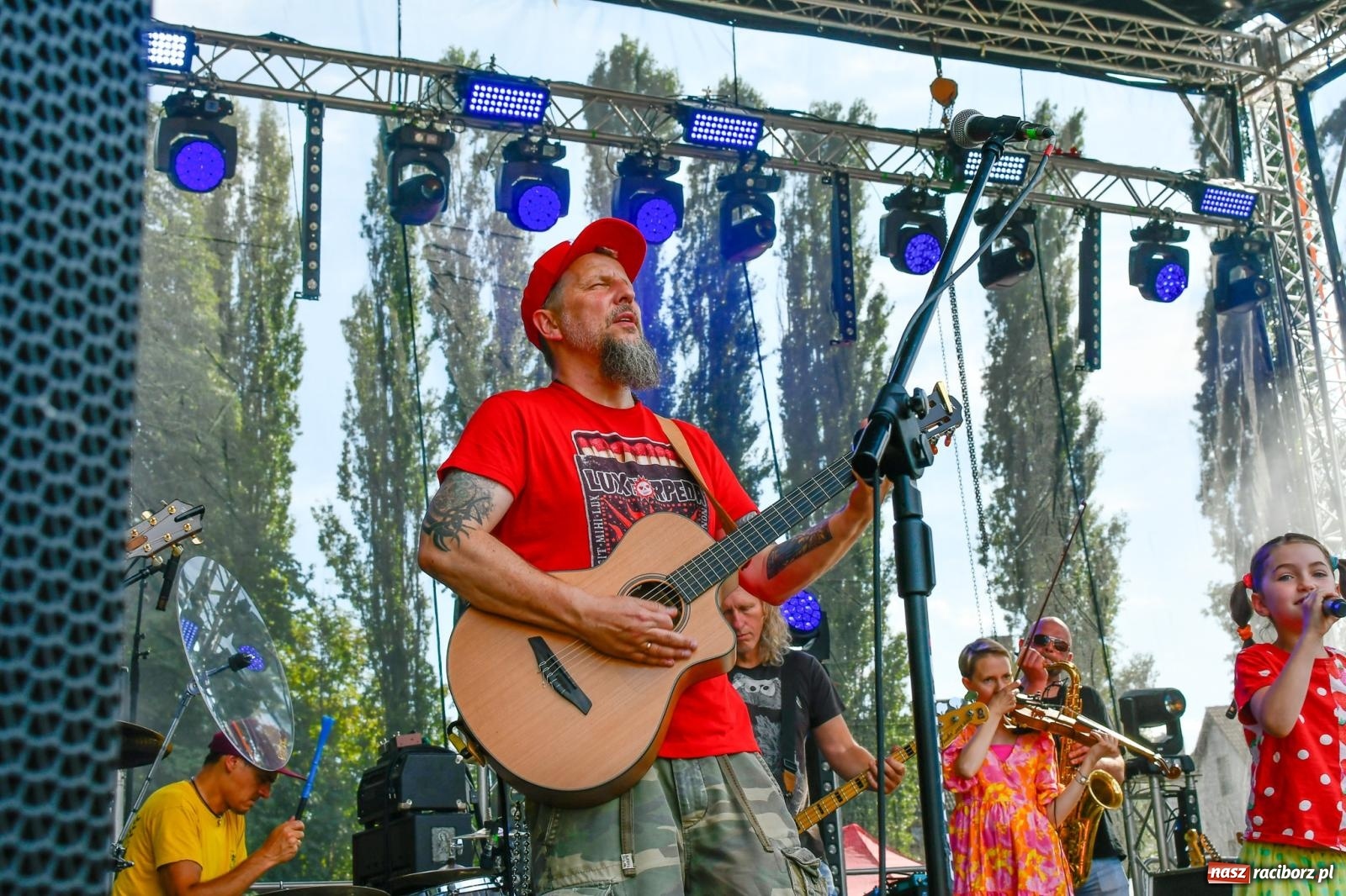 Zdjęcie w galerii na portalu naszraciborz.pl: Chill&Grill z mundurowymi w Raciborzu. Przyszło kilka tysięcy ludzi wiadomości z regionu