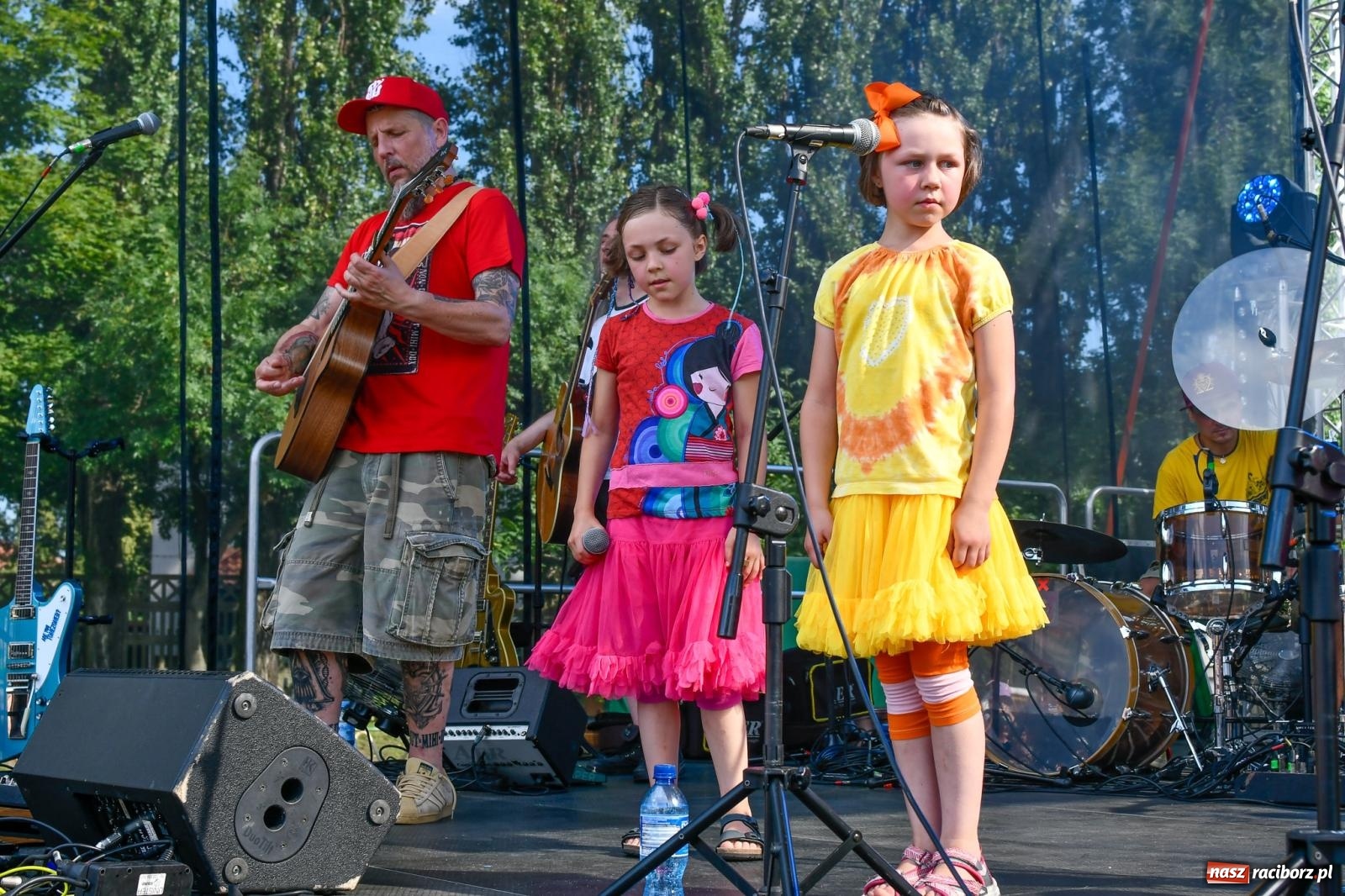 Zdjęcie w galerii na portalu naszraciborz.pl: Chill&Grill z mundurowymi w Raciborzu. Przyszło kilka tysięcy ludzi wiadomości z regionu