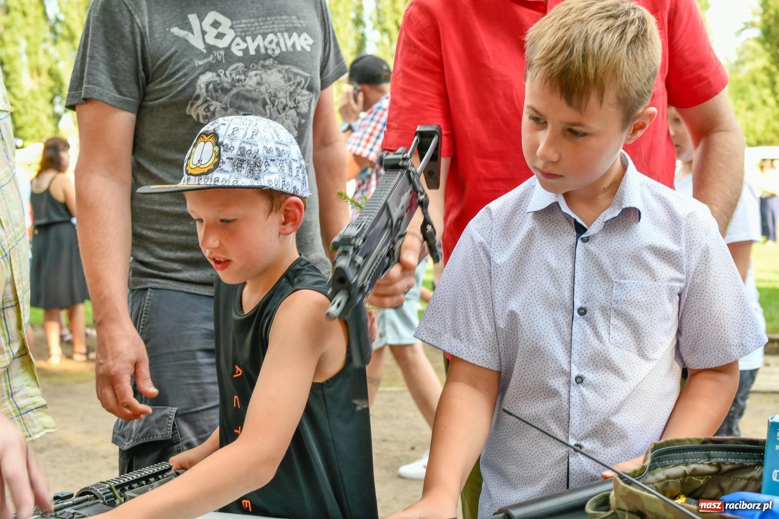 Zdjęcie w galerii na portalu naszraciborz.pl: Chill&Grill z mundurowymi w Raciborzu. Przyszło kilka tysięcy ludzi wiadomości z regionu