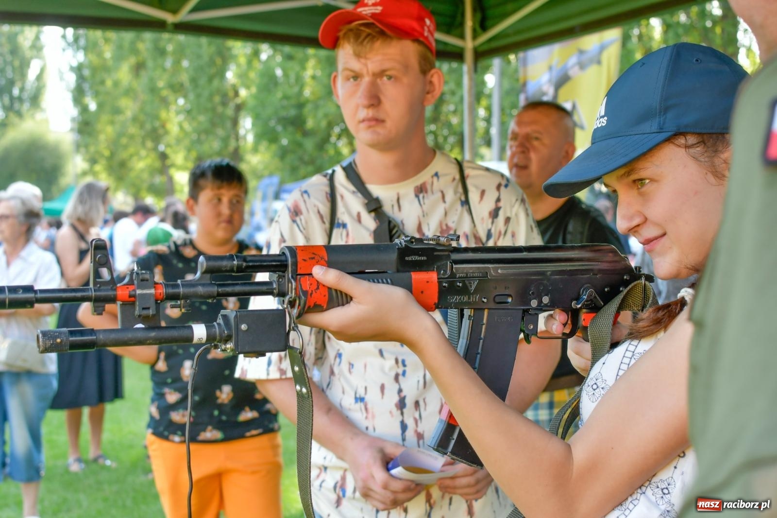 Zdjęcie w galerii na portalu naszraciborz.pl: Chill&Grill z mundurowymi w Raciborzu. Przyszło kilka tysięcy ludzi wiadomości z regionu
