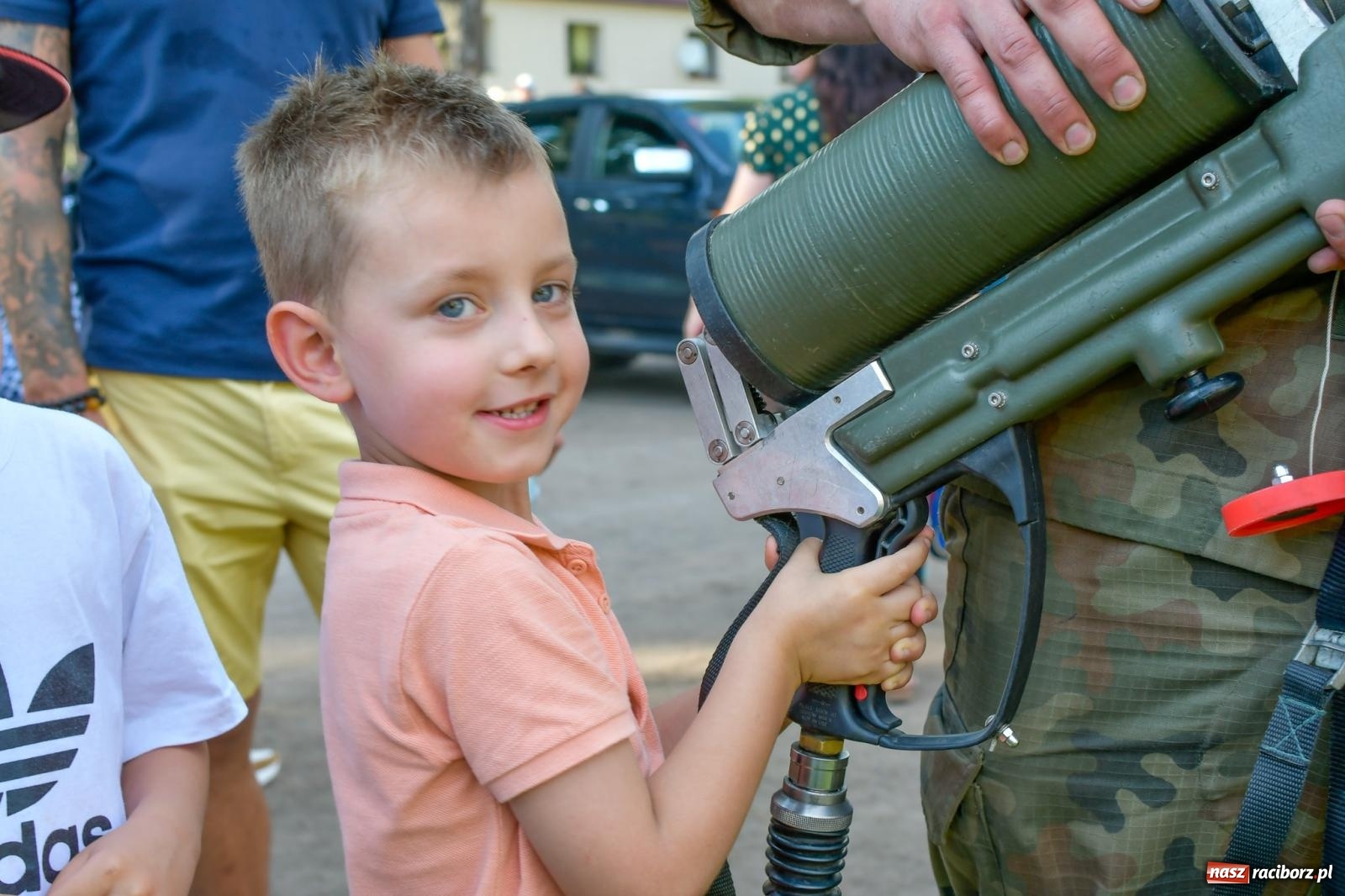 Zdjęcie w galerii na portalu naszraciborz.pl: Chill&Grill z mundurowymi w Raciborzu. Przyszło kilka tysięcy ludzi wiadomości z regionu