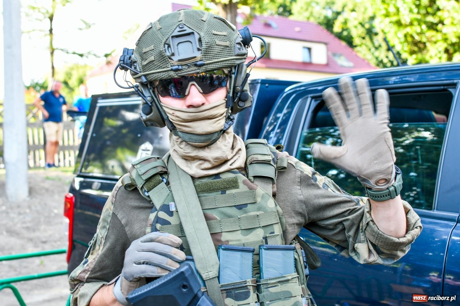 Zdjęcie w galerii na portalu naszraciborz.pl: Chill&Grill z mundurowymi w Raciborzu. Przyszło kilka tysięcy ludzi wiadomości z regionu