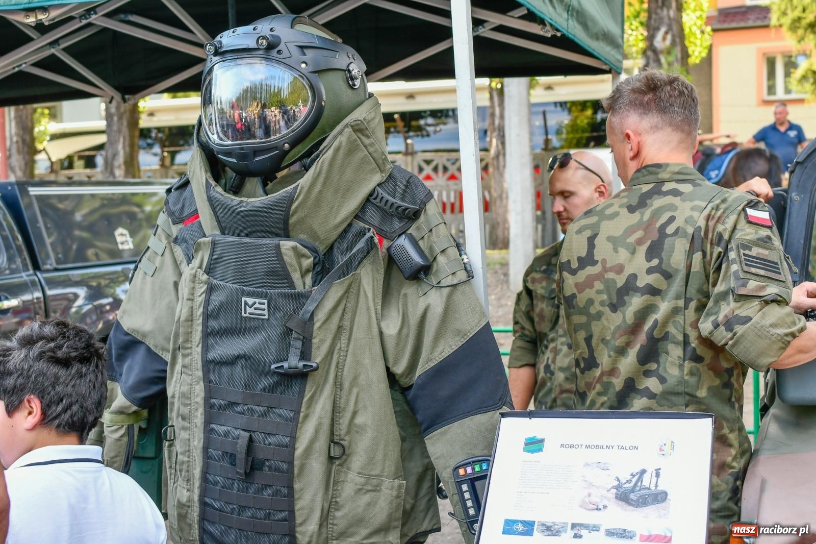 Zdjęcie w galerii na portalu naszraciborz.pl: Chill&Grill z mundurowymi w Raciborzu. Przyszło kilka tysięcy ludzi wiadomości z regionu