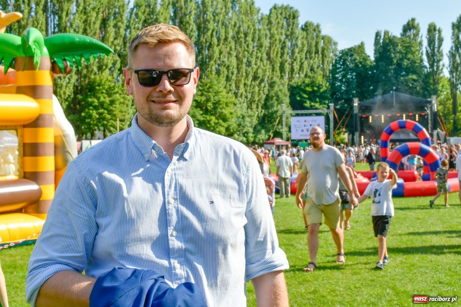 Zdjęcie w galerii na portalu naszraciborz.pl: Chill&Grill z mundurowymi w Raciborzu. Przyszło kilka tysięcy ludzi wiadomości z regionu