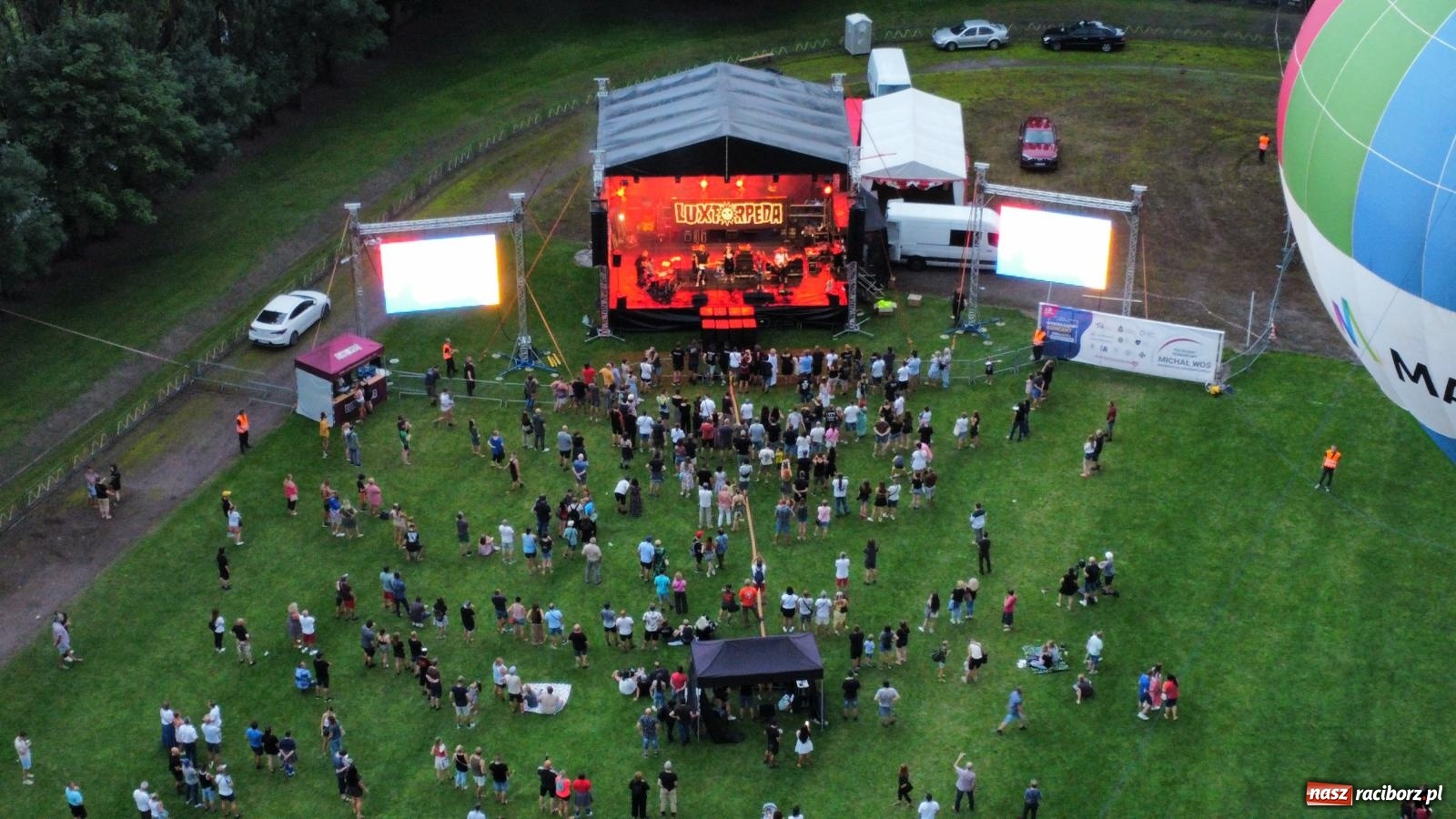 Zdjęcie w galerii na portalu naszraciborz.pl: Chill&Grill z mundurowymi w Raciborzu. Przyszło kilka tysięcy ludzi wiadomości z regionu