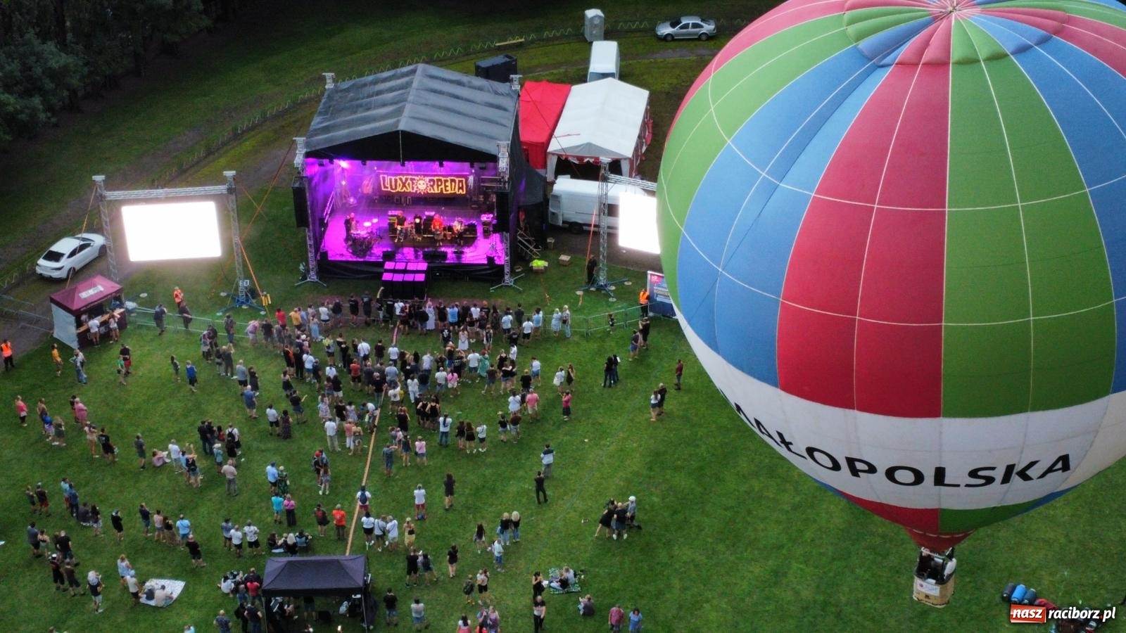Zdjęcie w galerii na portalu naszraciborz.pl: Chill&Grill z mundurowymi w Raciborzu. Przyszło kilka tysięcy ludzi wiadomości z regionu