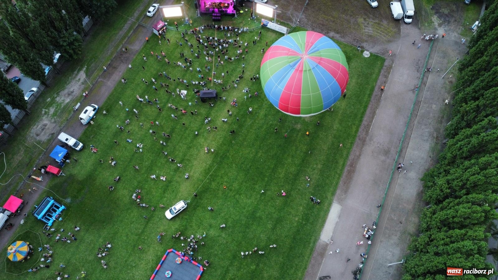 Zdjęcie w galerii na portalu naszraciborz.pl: Chill&Grill z mundurowymi w Raciborzu. Przyszło kilka tysięcy ludzi wiadomości z regionu