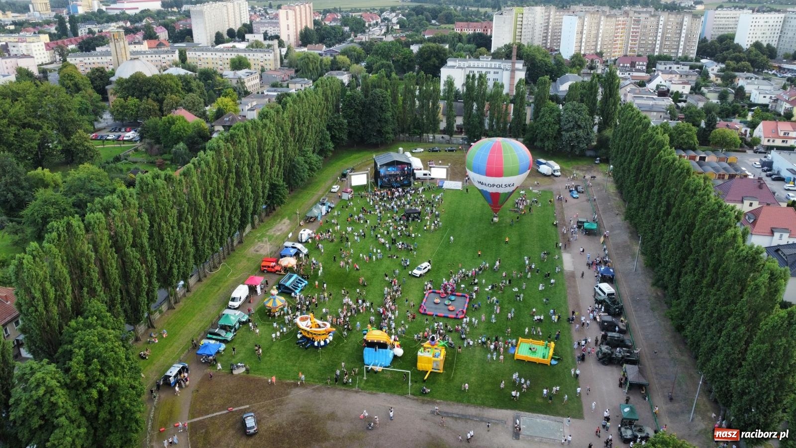 Zdjęcie w galerii na portalu naszraciborz.pl: Chill&Grill z mundurowymi w Raciborzu. Przyszło kilka tysięcy ludzi wiadomości z regionu
