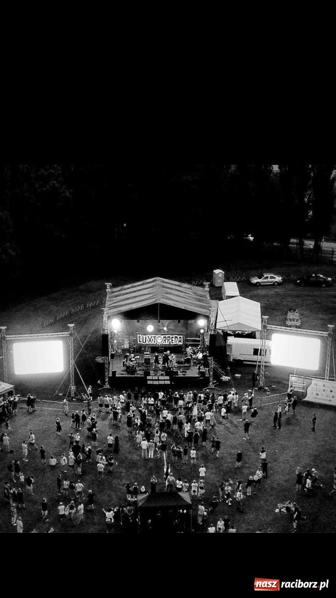 Zdjęcie w galerii na portalu naszraciborz.pl: Chill&Grill z mundurowymi w Raciborzu. Przyszło kilka tysięcy ludzi wiadomości z regionu