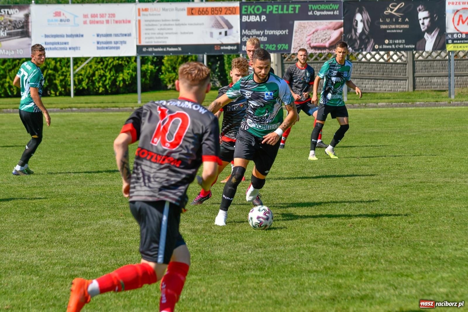 Zdjęcie w galerii na portalu naszraciborz.pl: Górale odprawieni z kwitkiem. Tworków z kompletem punktów na starcie w IV lidze wiadomości z regionu