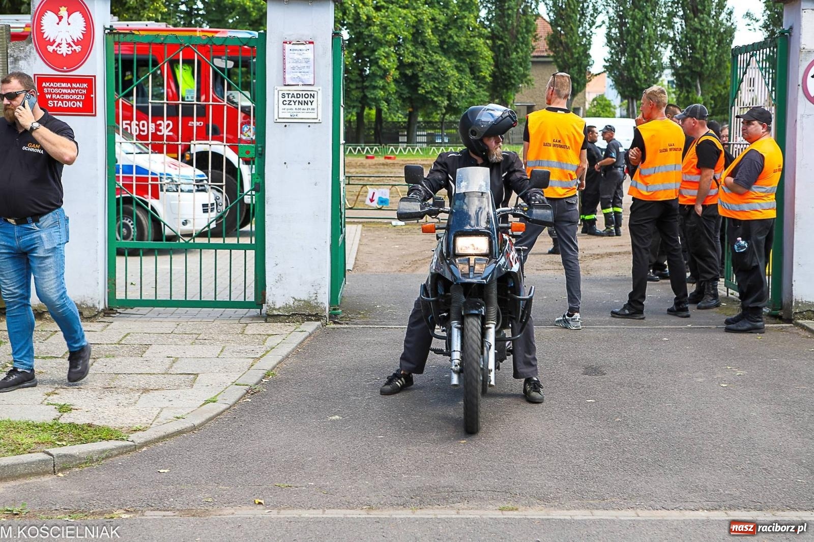 Zdjęcie w galerii na portalu naszraciborz.pl: Przegląd wojskowego sprzętu i koncerty - piknik służb mundurowych na bis! wiadomości z regionu