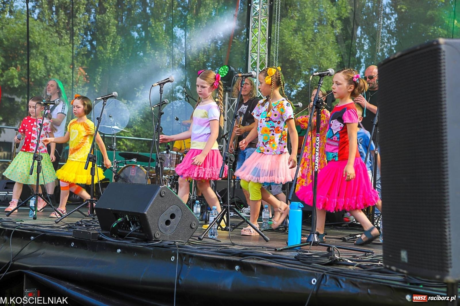 Zdjęcie w galerii na portalu naszraciborz.pl: Przegląd wojskowego sprzętu i koncerty - piknik służb mundurowych na bis! wiadomości z regionu