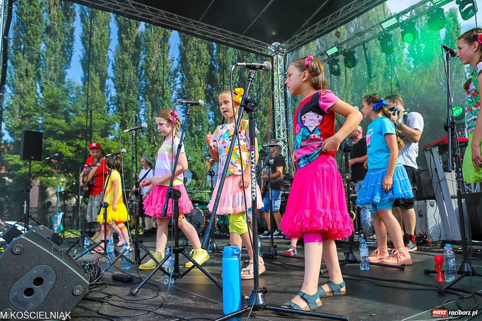 Zdjęcie w galerii na portalu naszraciborz.pl: Przegląd wojskowego sprzętu i koncerty - piknik służb mundurowych na bis! wiadomości z regionu