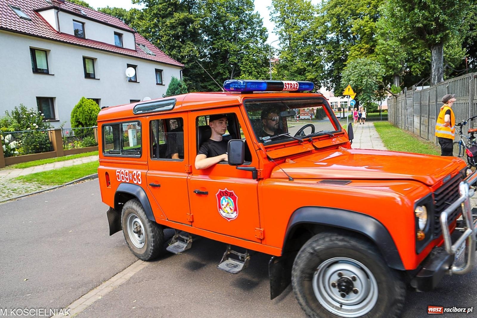 Zdjęcie w galerii na portalu naszraciborz.pl: Przegląd wojskowego sprzętu i koncerty - piknik służb mundurowych na bis! wiadomości z regionu