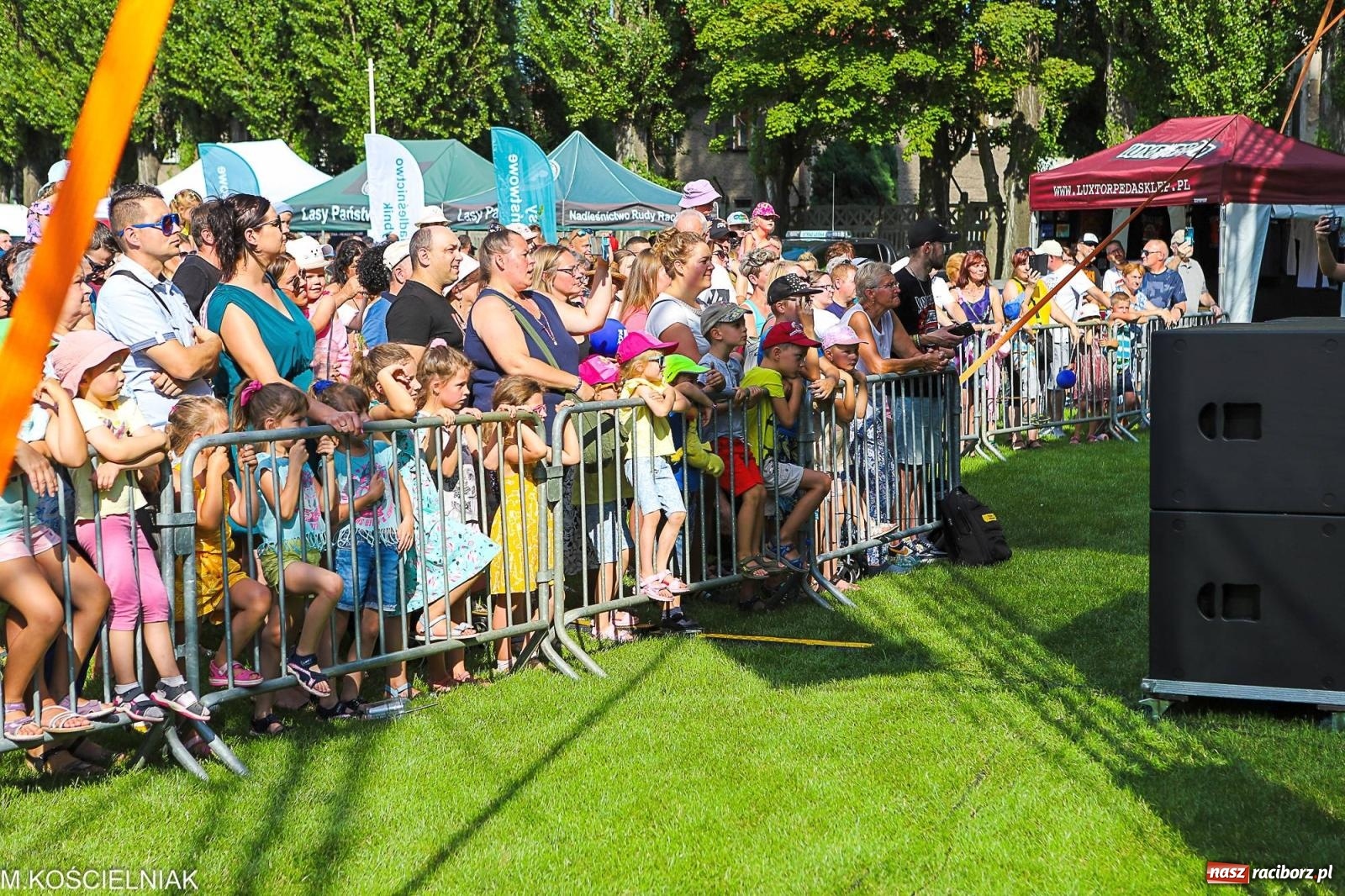 Zdjęcie w galerii na portalu naszraciborz.pl: Przegląd wojskowego sprzętu i koncerty - piknik służb mundurowych na bis! wiadomości z regionu