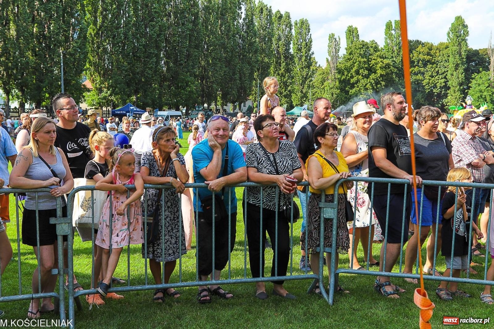 Zdjęcie w galerii na portalu naszraciborz.pl: Przegląd wojskowego sprzętu i koncerty - piknik służb mundurowych na bis! wiadomości z regionu