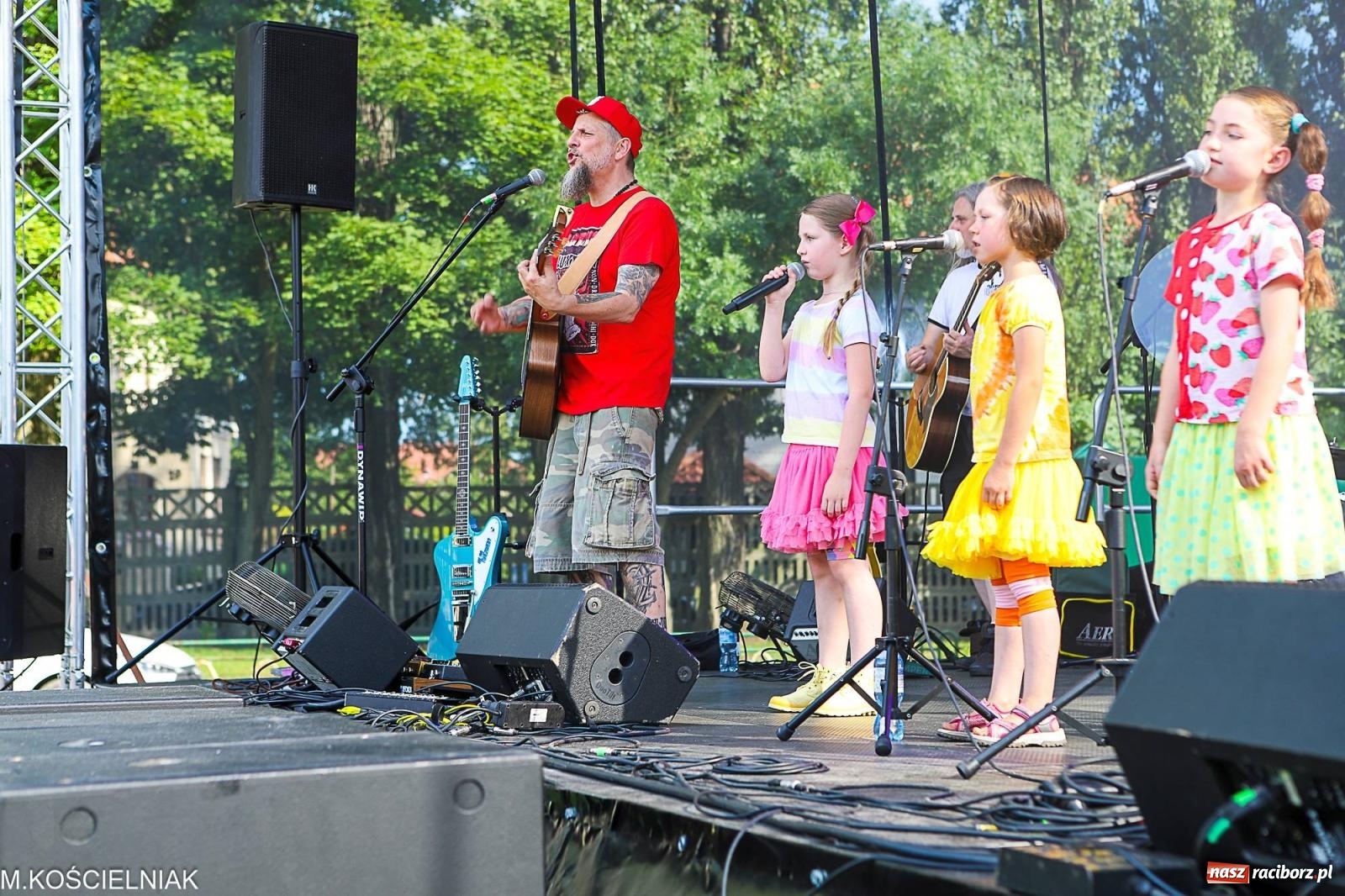 Zdjęcie w galerii na portalu naszraciborz.pl: Przegląd wojskowego sprzętu i koncerty - piknik służb mundurowych na bis! wiadomości z regionu