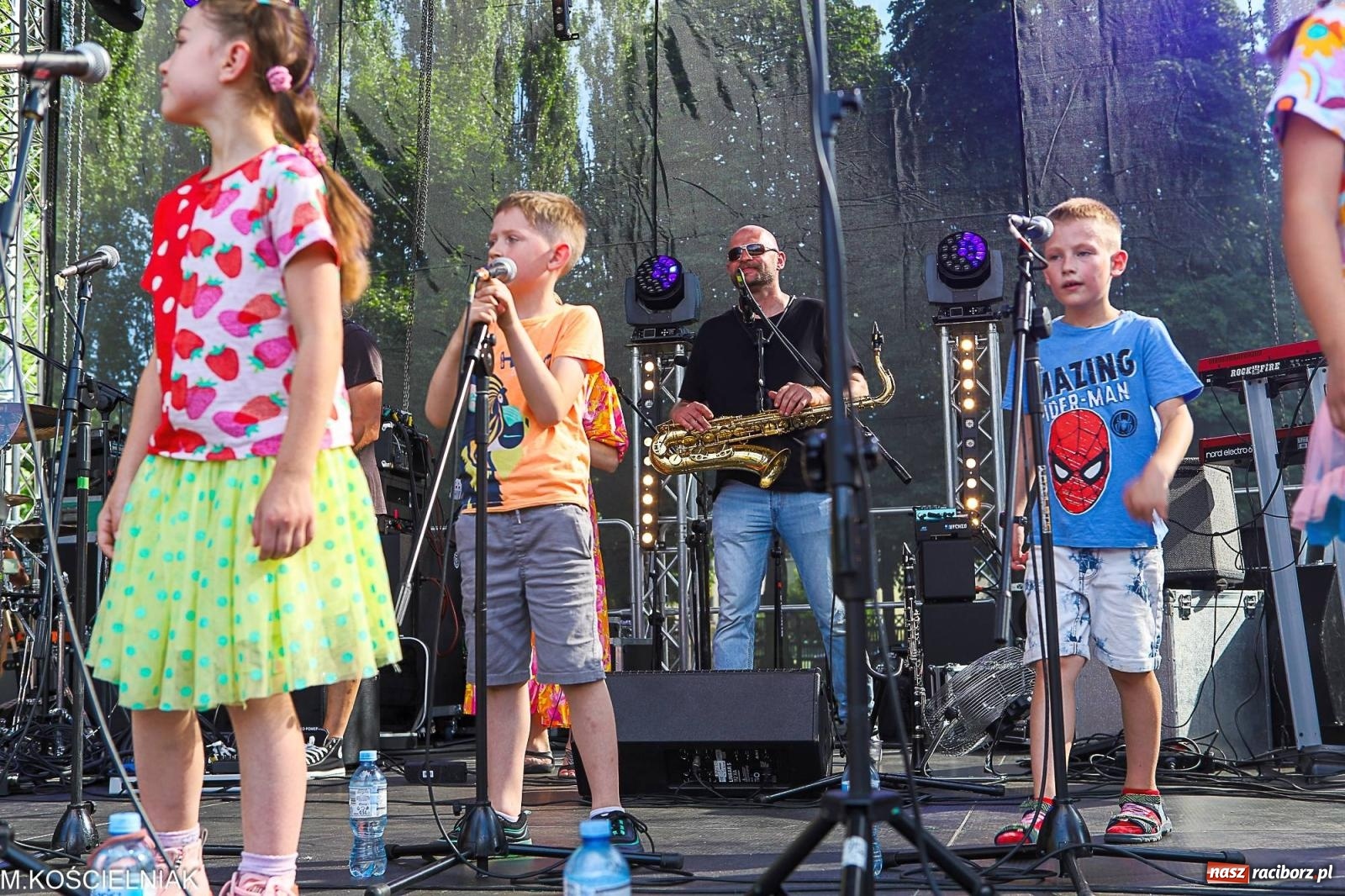 Zdjęcie w galerii na portalu naszraciborz.pl: Przegląd wojskowego sprzętu i koncerty - piknik służb mundurowych na bis! wiadomości z regionu